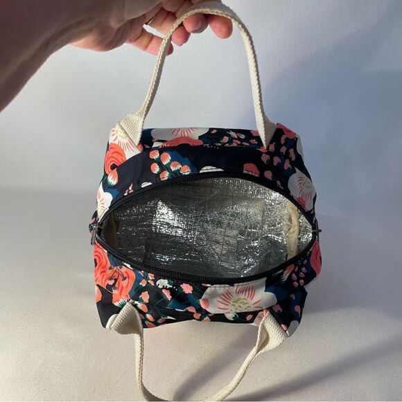 Insulated floral lunch bag in the style of Rifle Paper Company - Picture 7 of 9